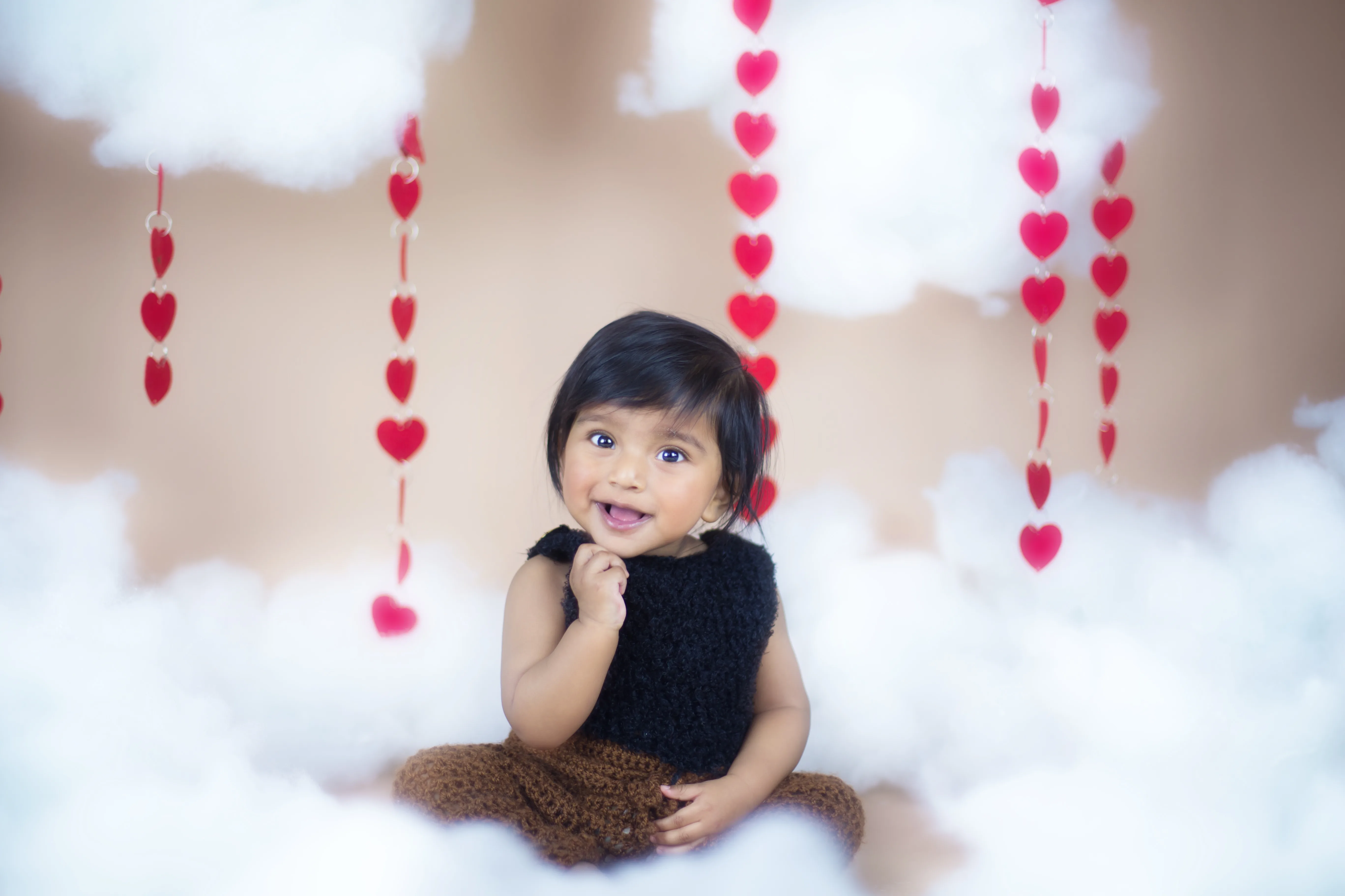 Breakfast at Tiffany's themed cake smash first birthday photoshoot