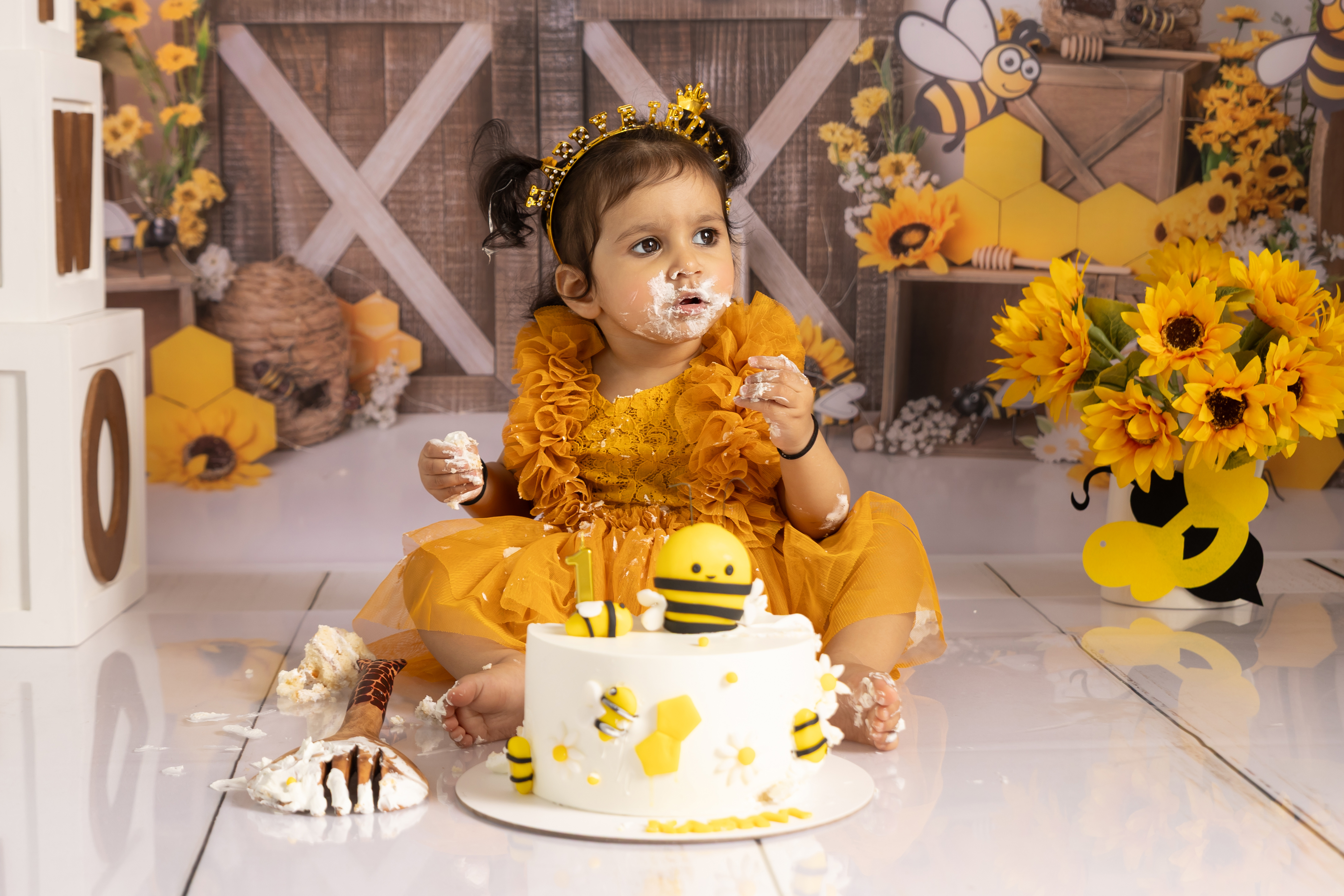 Clean Portrait Cake Smash Session