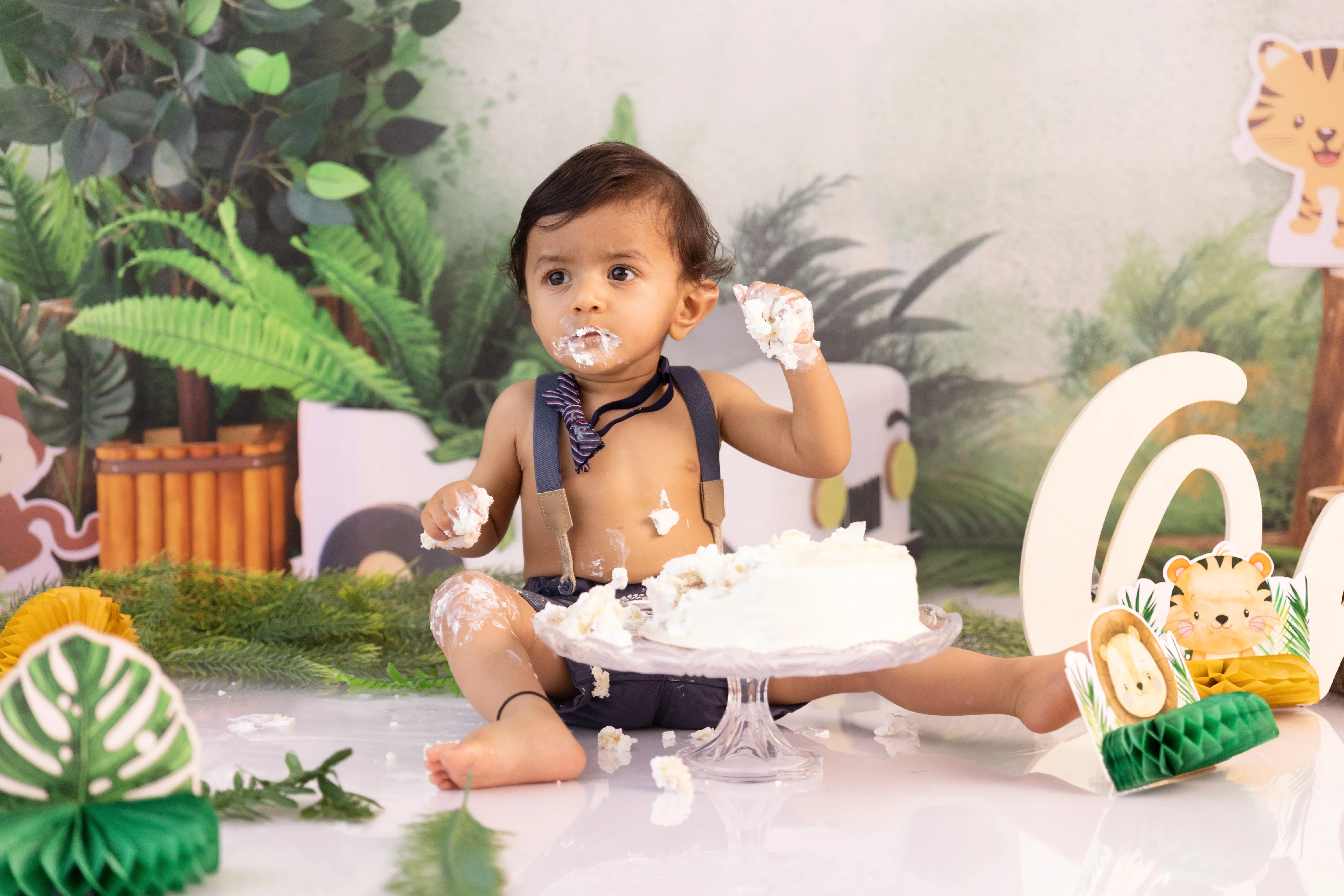 Cake Smash Photography by Arpna Dubai
