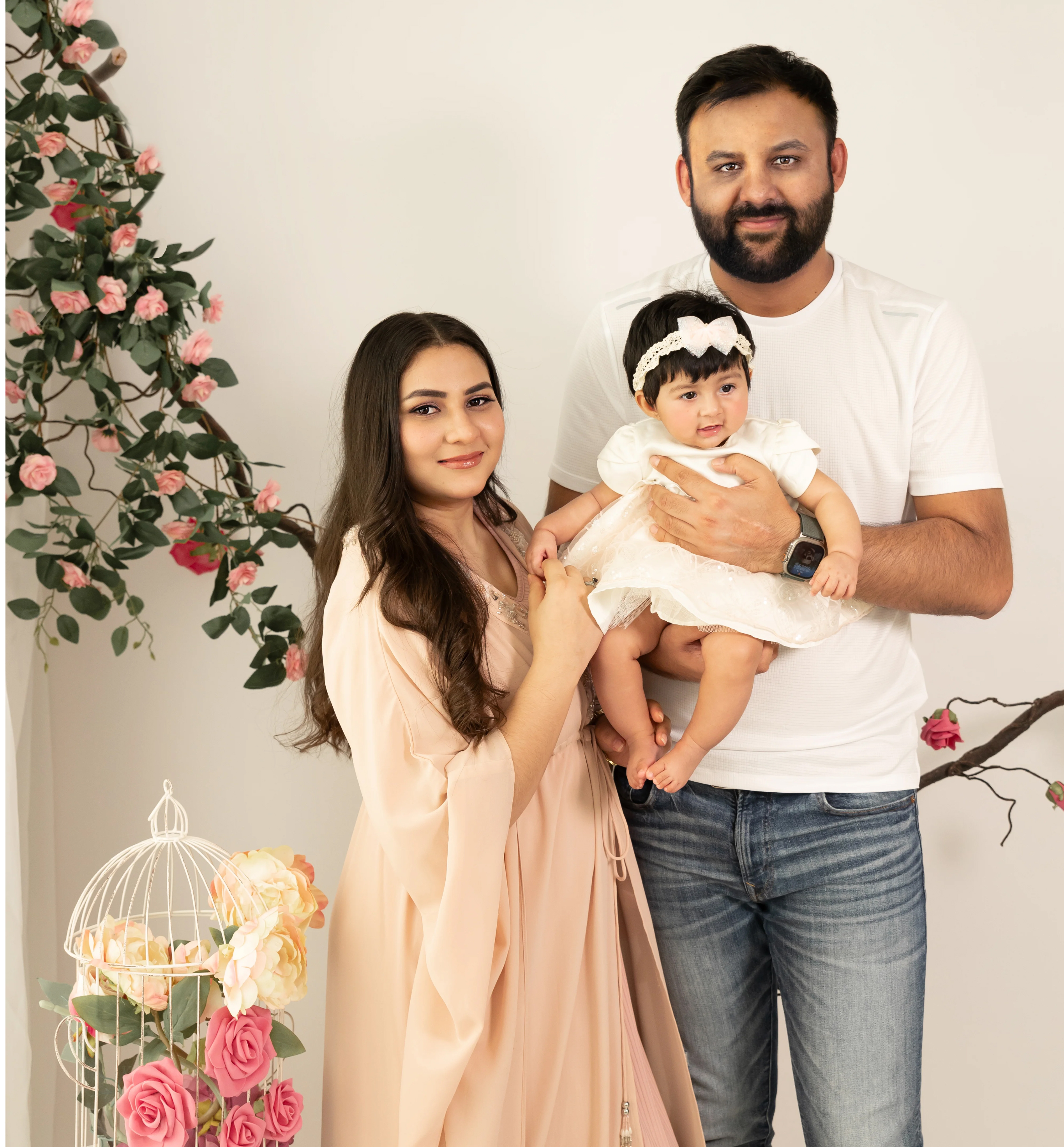 Family photoshoot Dubai by Arpna Photography