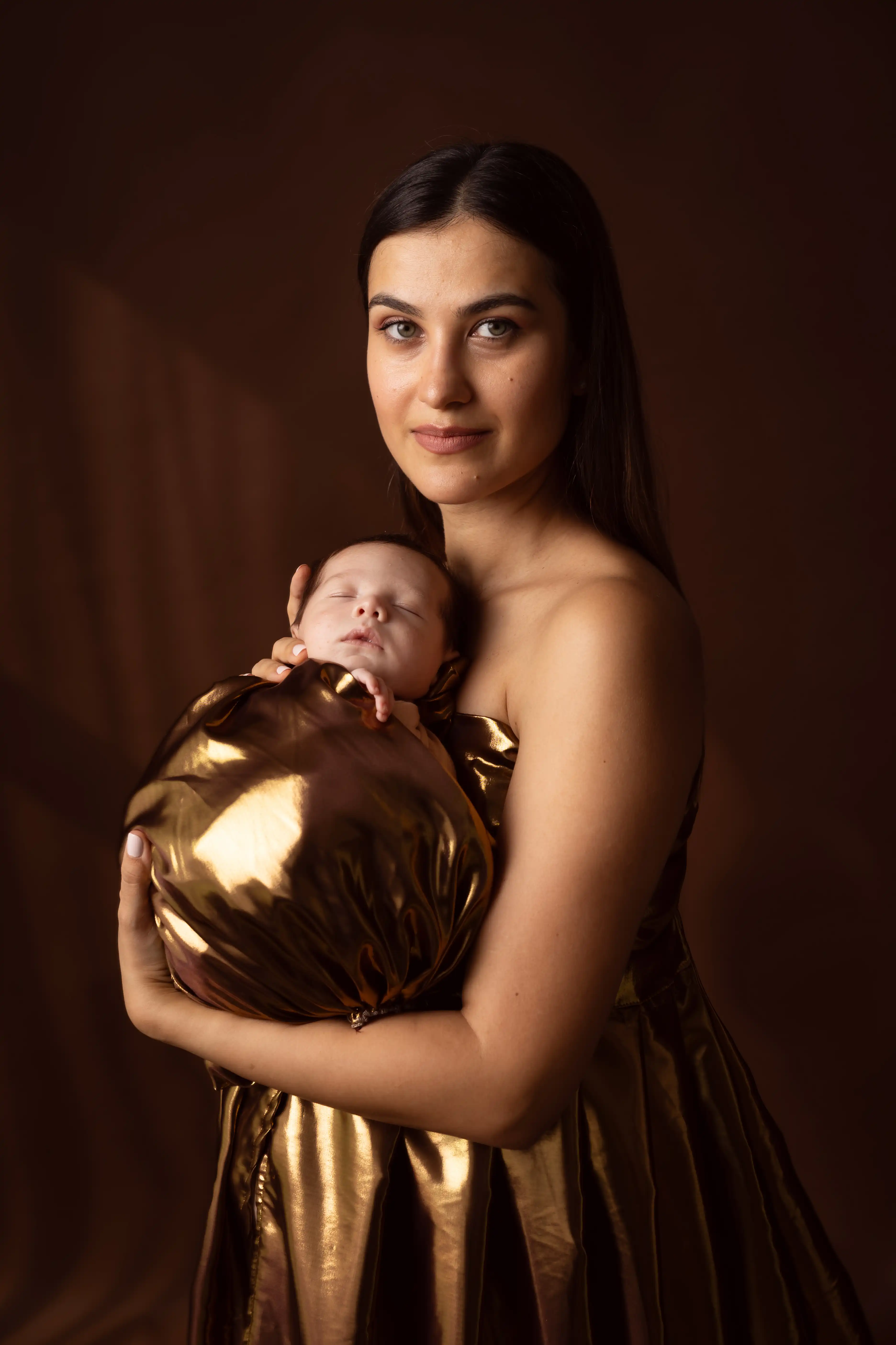 Mother and newborn photography Dubai