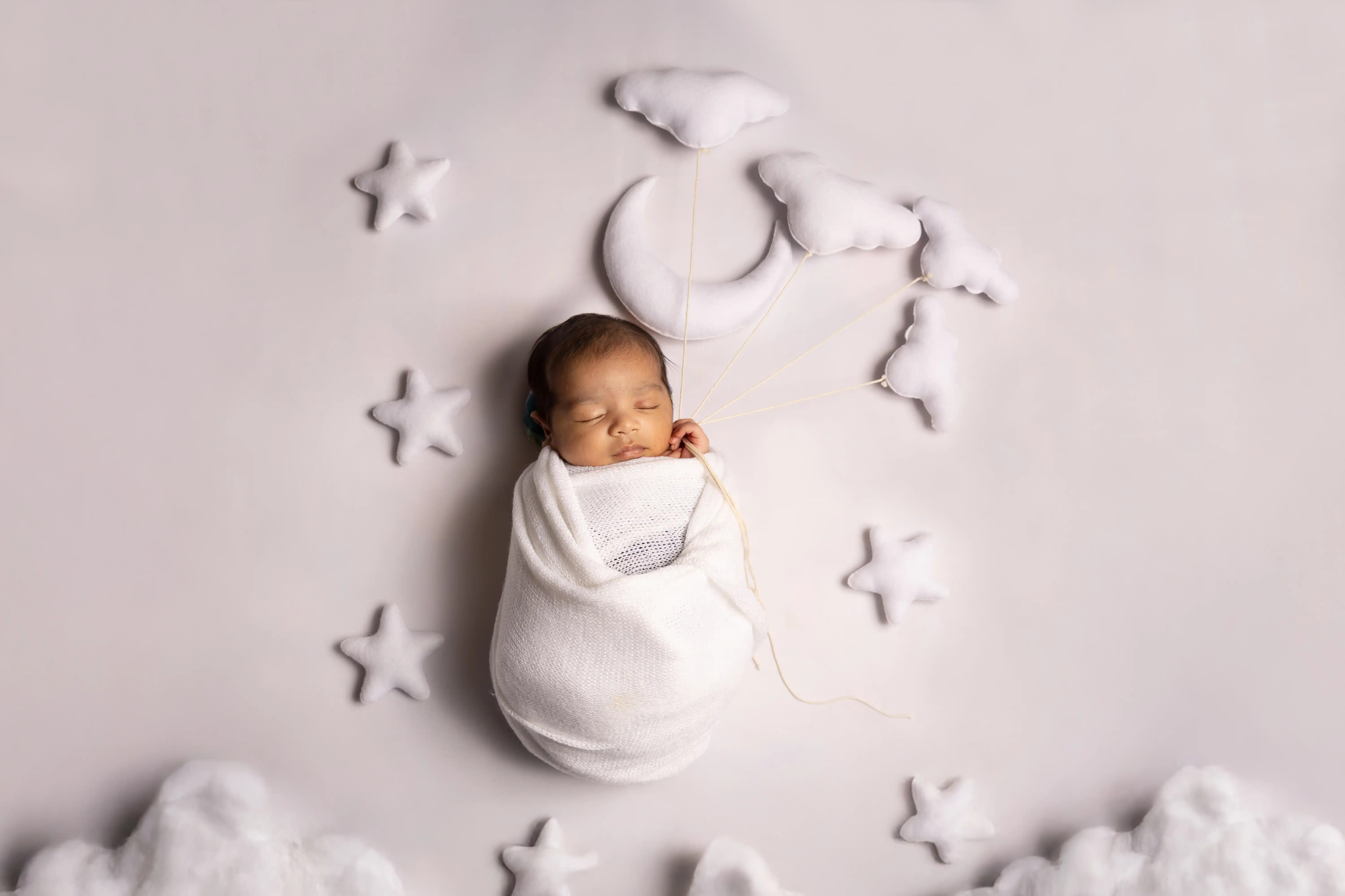 Sleeping newborn pose Dubai