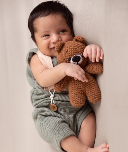 Sleeping newborn pose Dubai