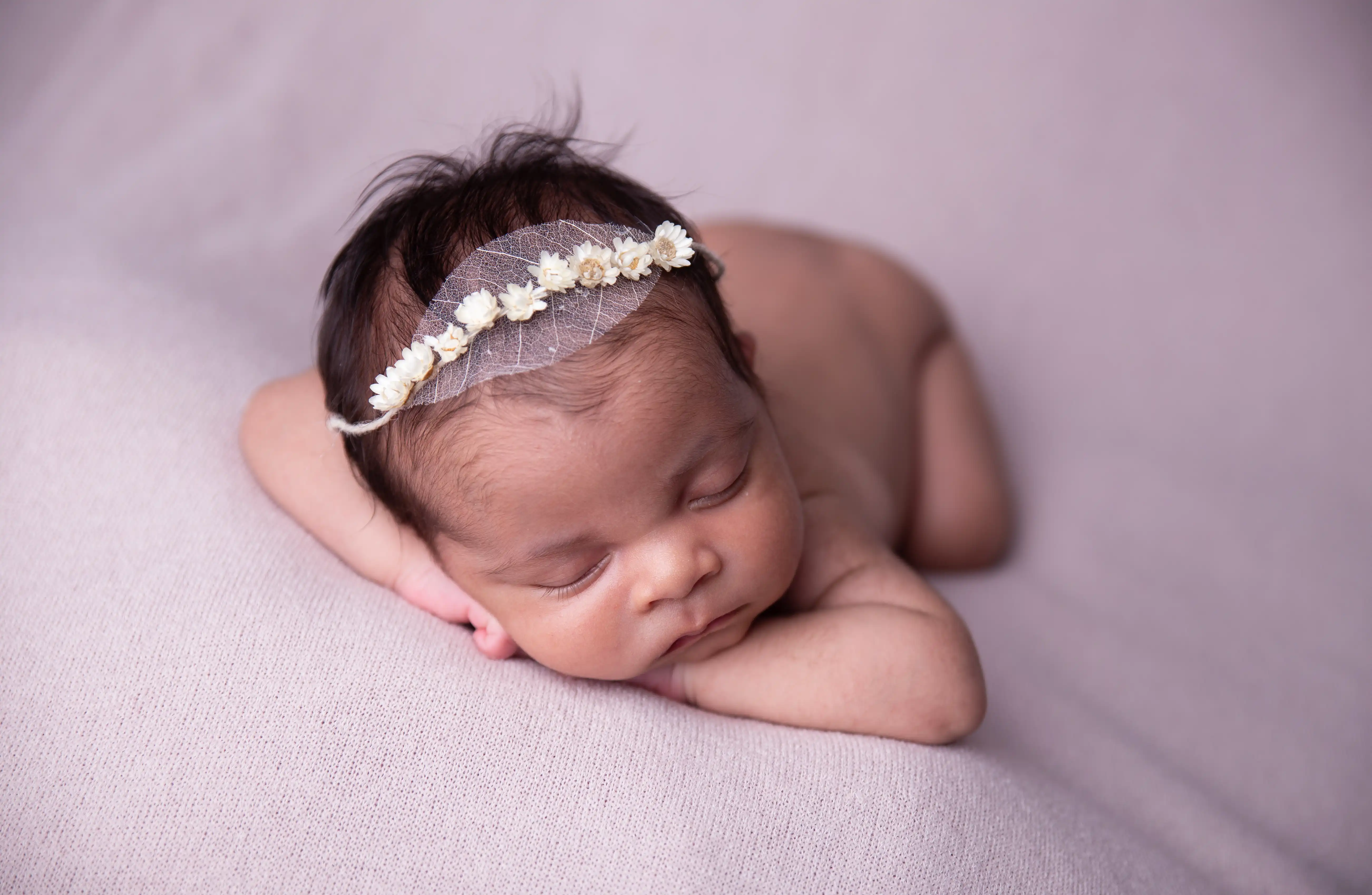 Lifestyle newborn shoot at home