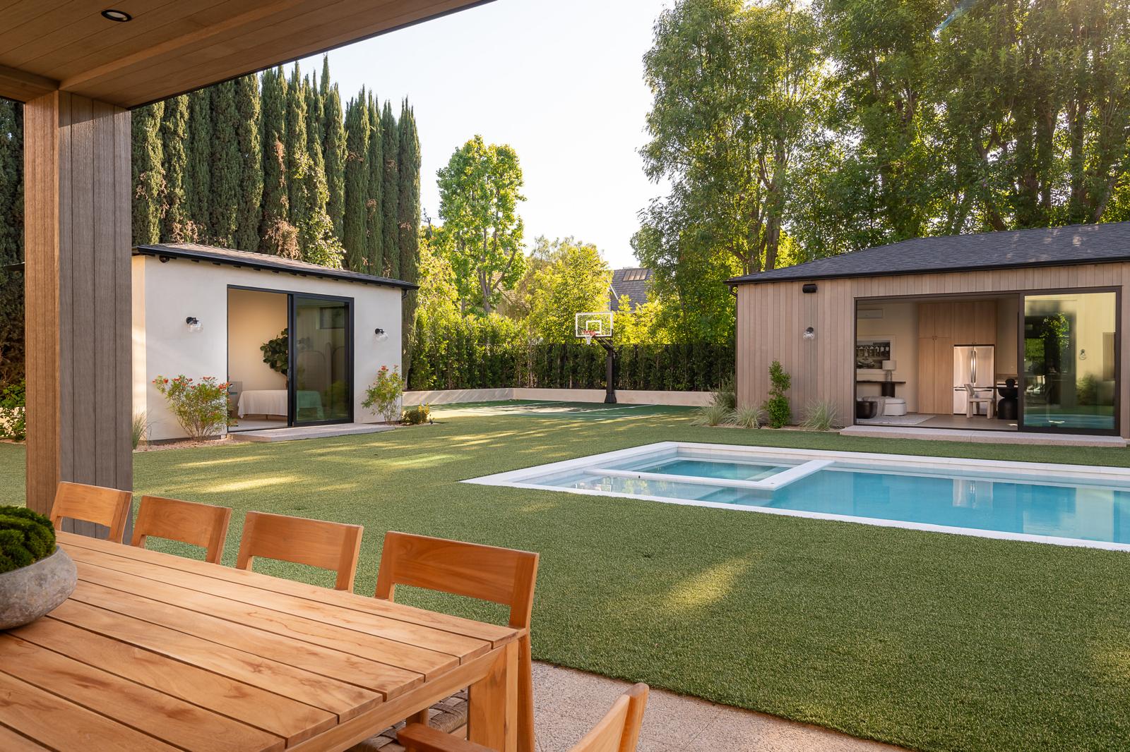 artificial turf installers Woodland Hills covered patio lawn