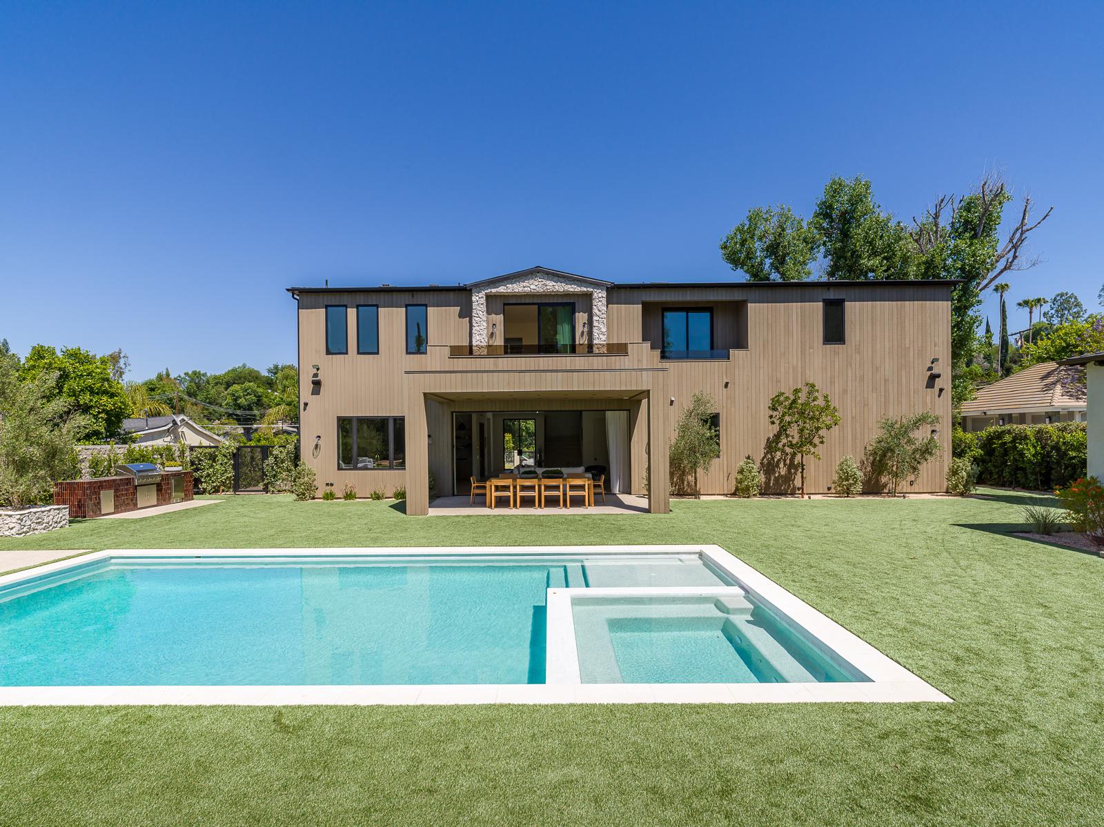 artificial grass installation Woodland Hills backyard pool