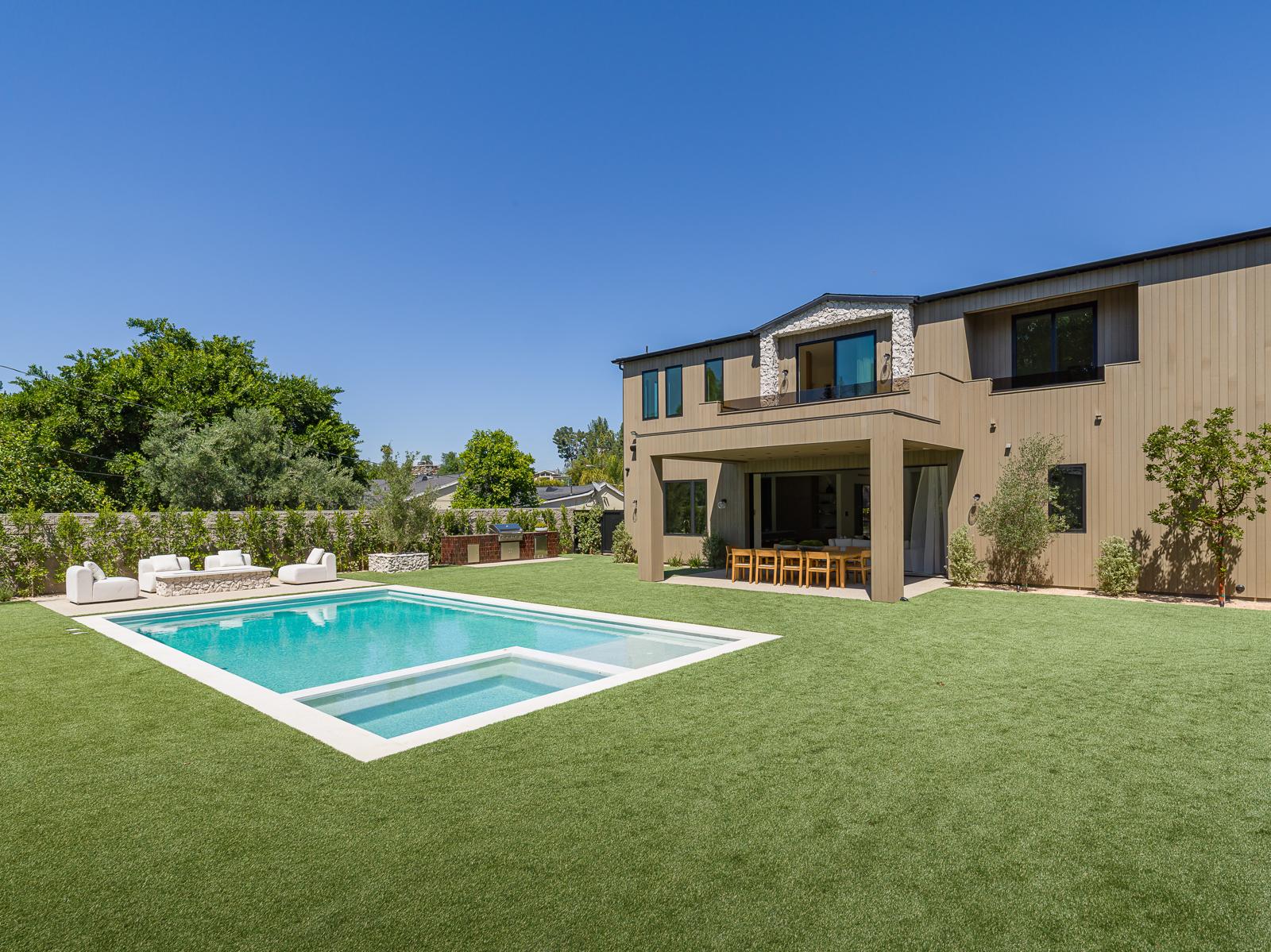 artificial grass installation Woodland Hills large backyard lawn