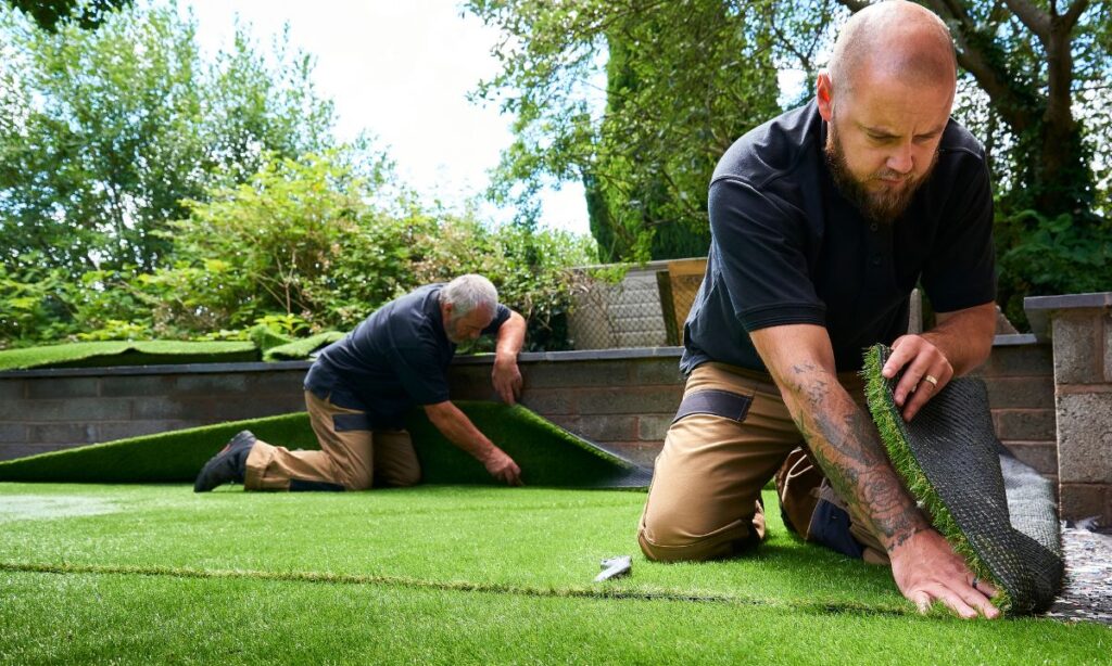 Artificial Grass vs Natural Grass for Pet Owners: Which One Is Better?