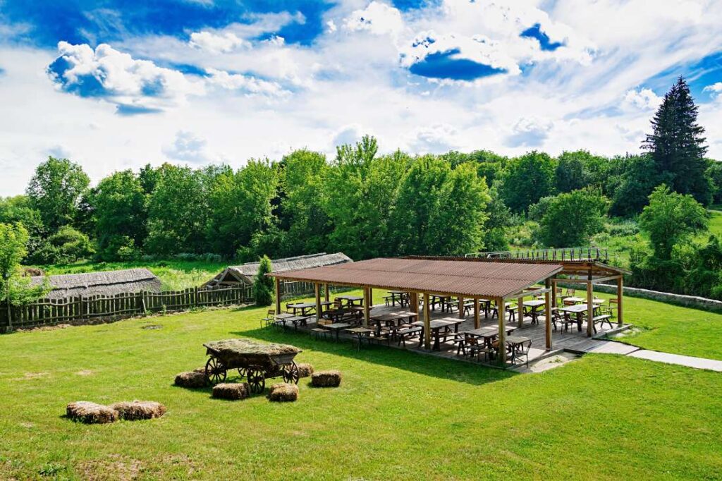 How Outdoor Living Spaces Are Evolving in Woodland Hills and Surrounding Areas
