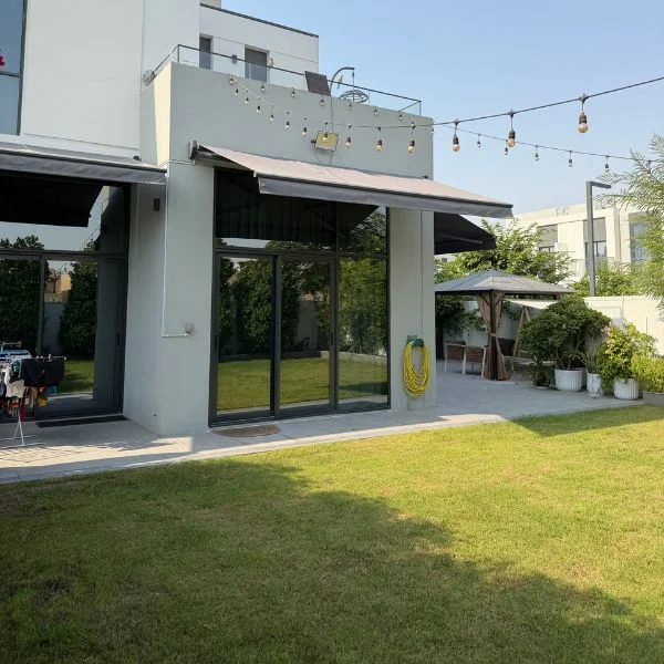 Retractable awning over a café frontage in Dubai