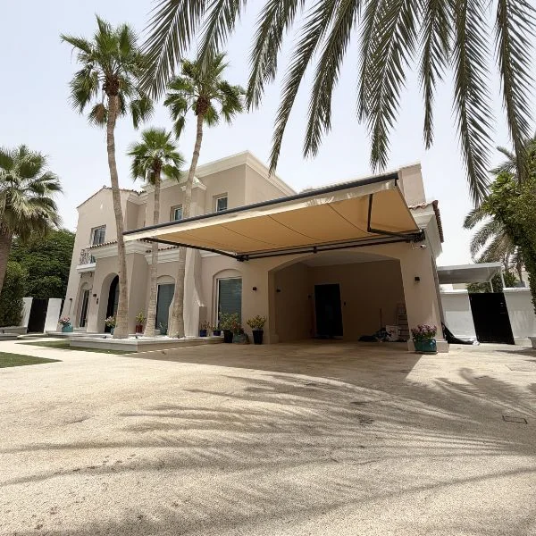 Shaded outdoor lounge in Dubai