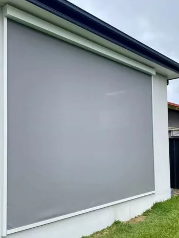 Roller zip screen fitted to a balcony in Dubai